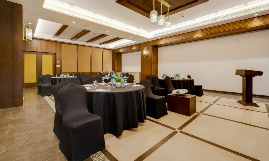 1743068986_2_Fern_Ecotel_Lonavala_banquet_1