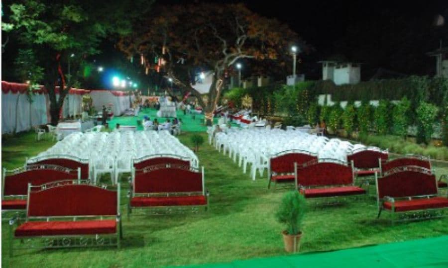 1743895640_3_The_Fern_Residency_Bodhgaya_Lawn_04